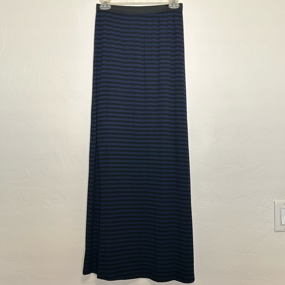 bobeau Dresses & Skirts - bobeau Black & Blue Partially Lined Maxi Skirt (NWOT)